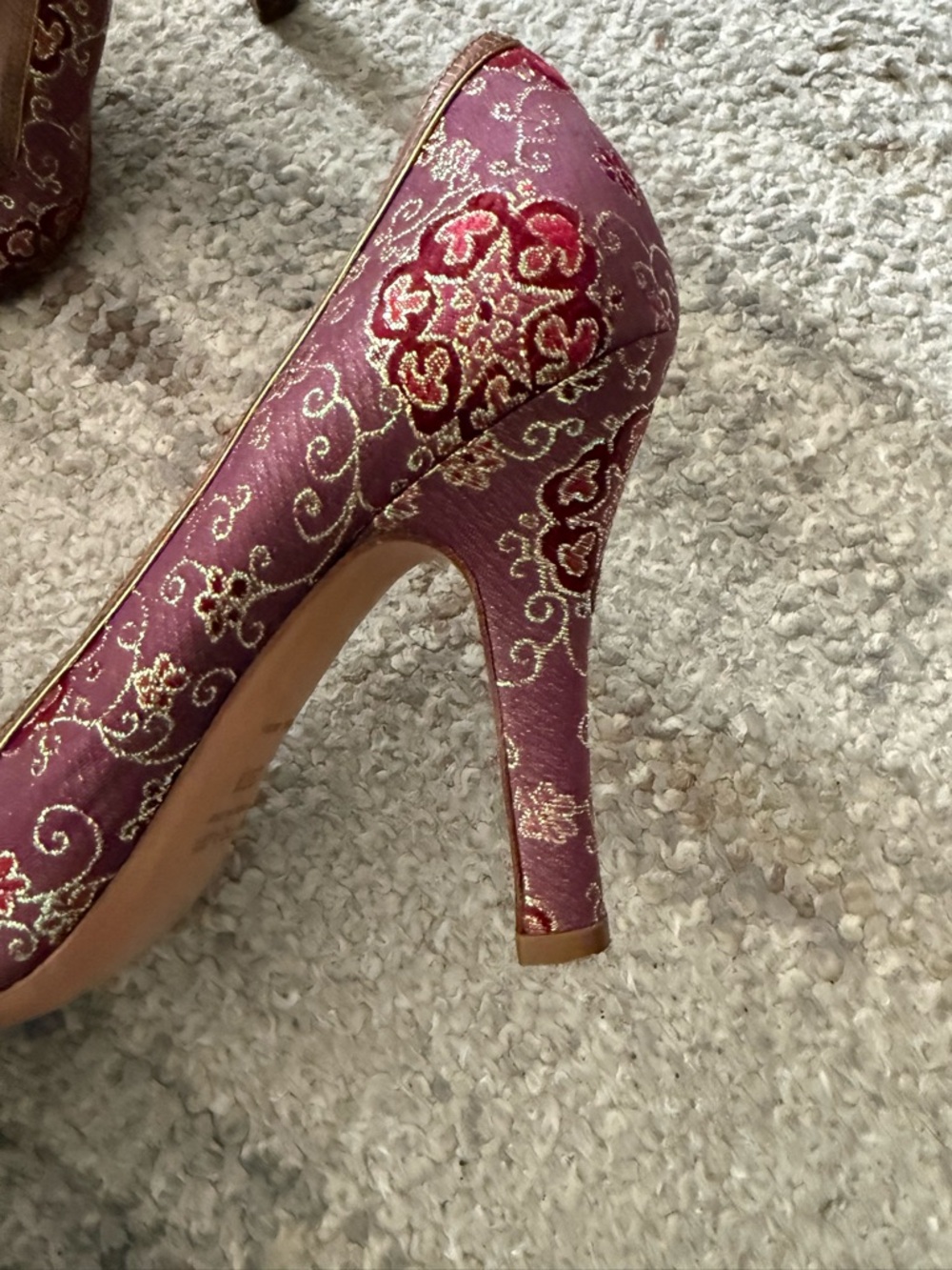 Vintage Prada Plum & Gold Brocade Pumps - Picture 5 of 9